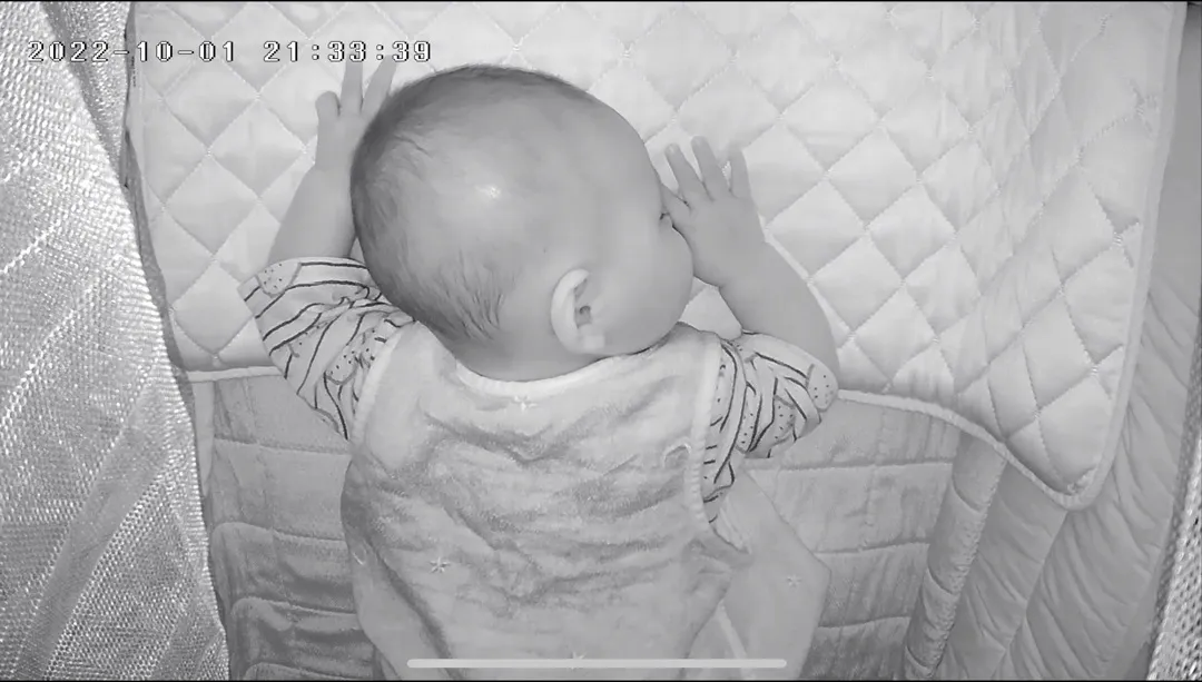 뒤집기 시작할때 침대서 잠 잘재우는 방법!