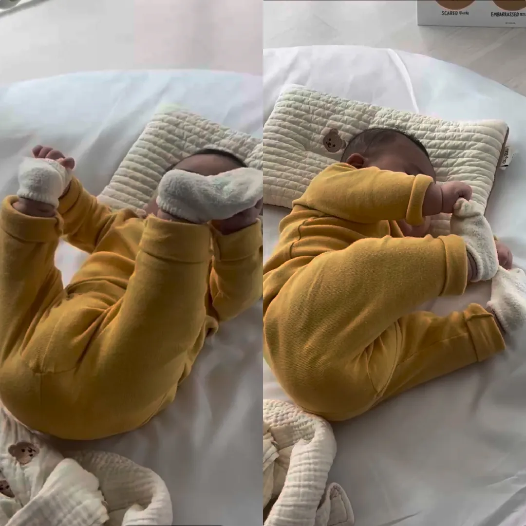 허리 굽혀서 발잡는 아기 있나요😅