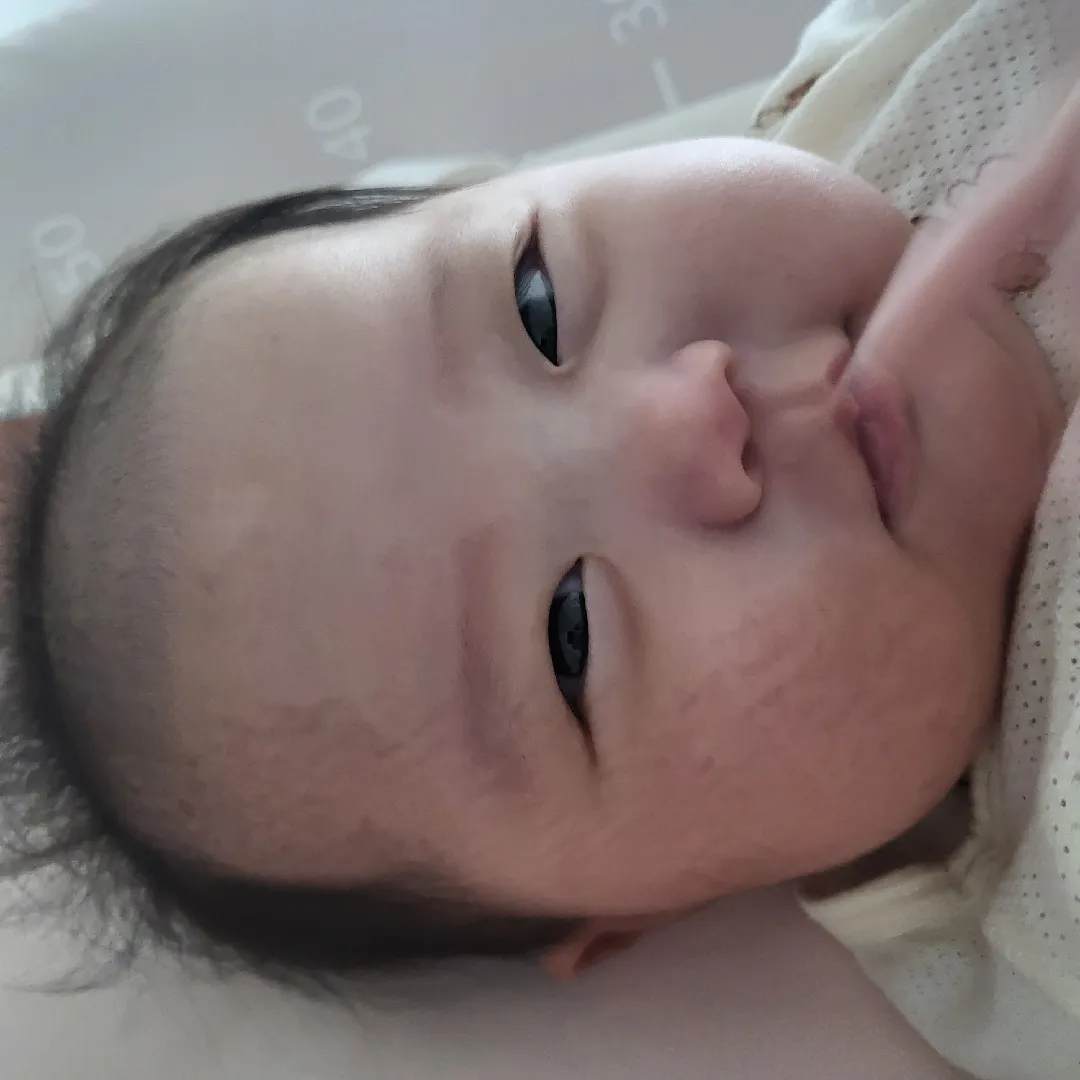 아가들 엎드려자면