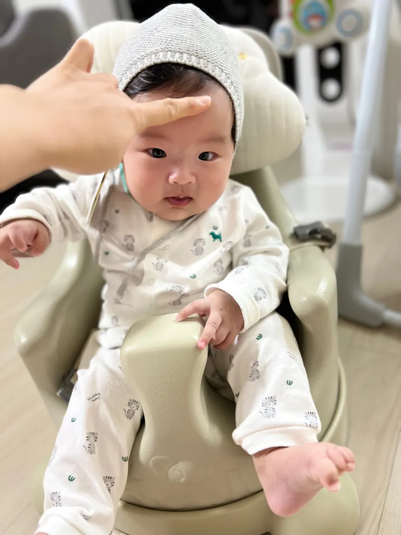 뒤집기 못하는 아이..