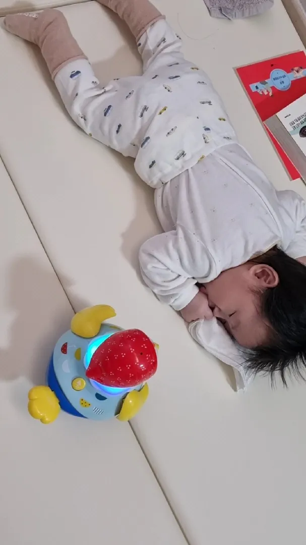 스스로 낮잠자는법을 알아버렸어요