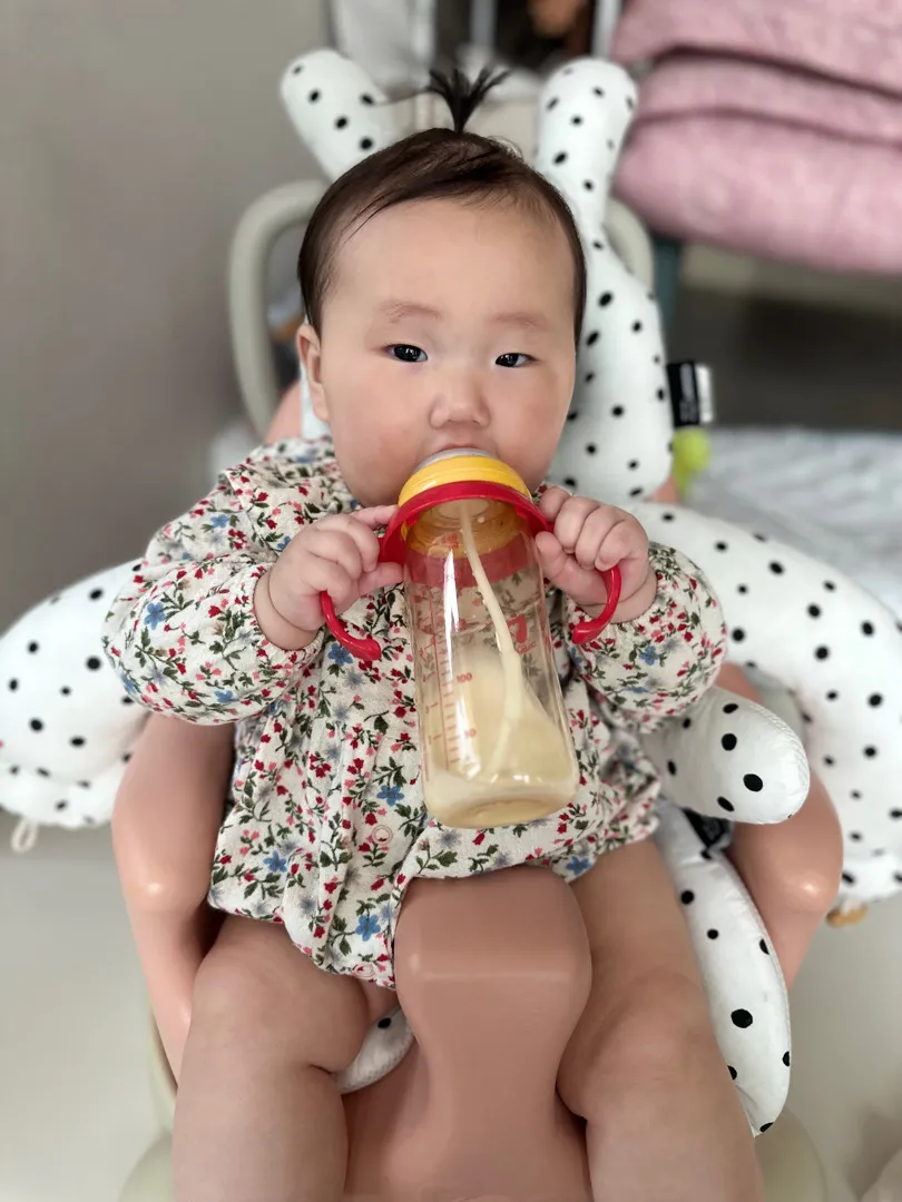 젖병핸들에 달아 주었더니