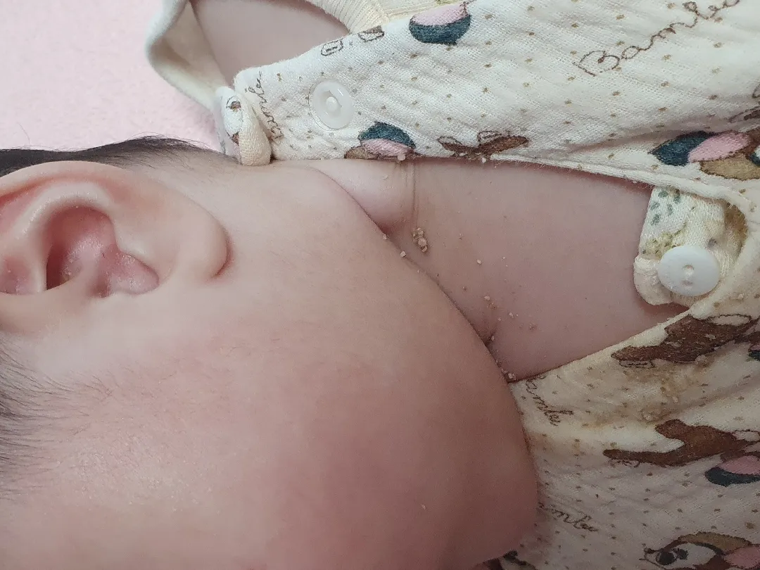 이유식 먹을때 안흘리는 아기
