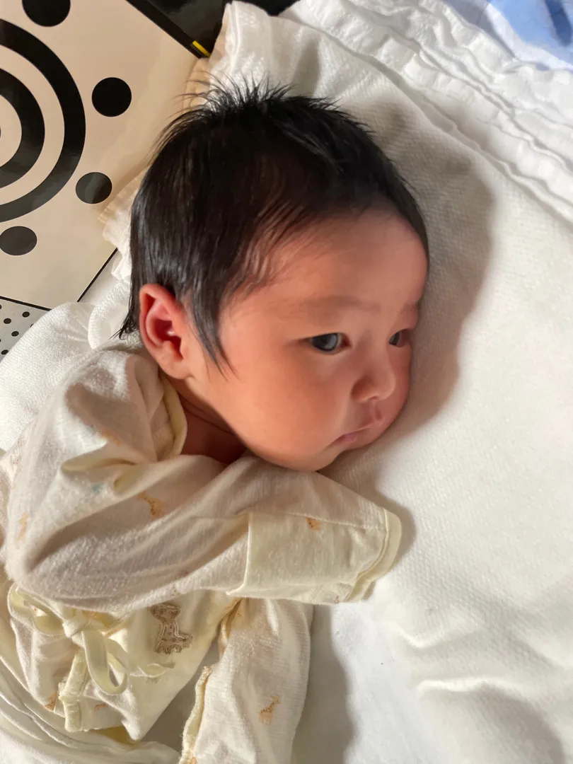 울아들 생후 7일째 사진이예요🥰