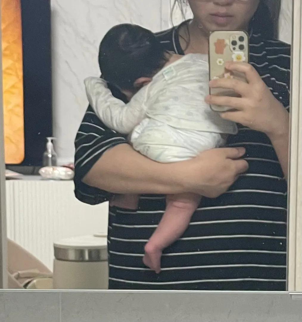 아기가 너무 구부정한 자세를 좋아하는데 괜찮을까요?