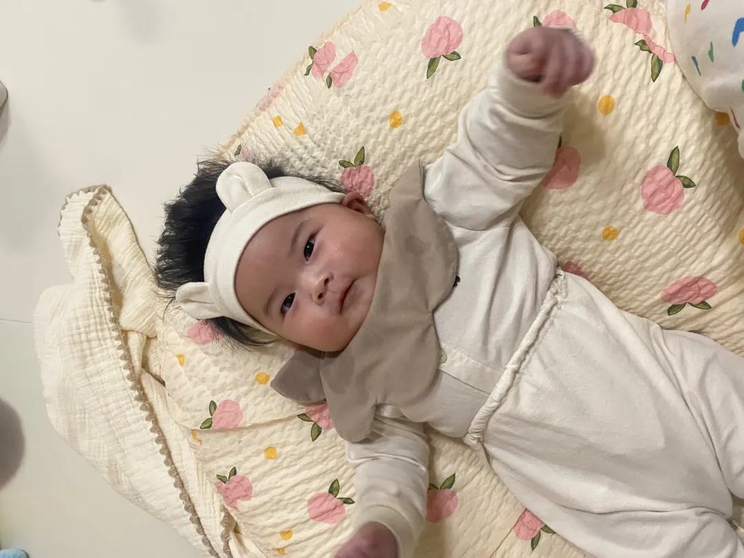 머리숱 많은 애기 헤어밴드 씌워보셨나요...??ㅋㅋ