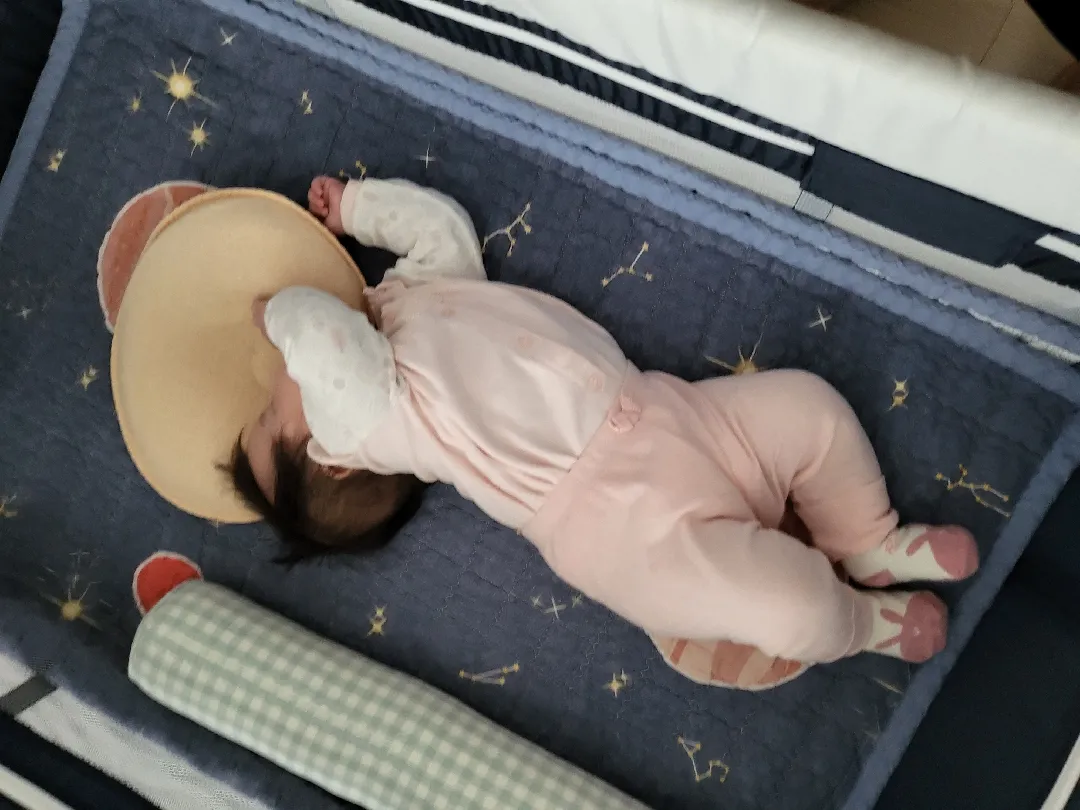 아기 잘때 뻗침 봐주세요