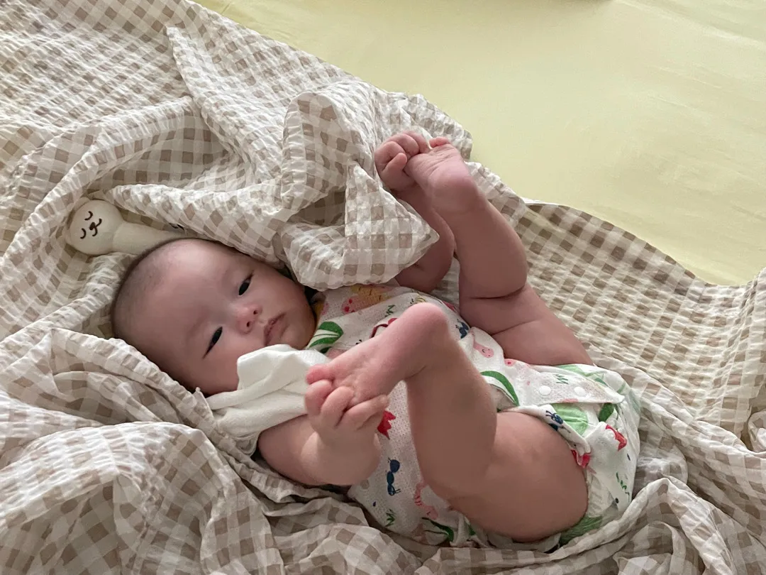 하루종일 다리 들어올려서 잡고 있어요 