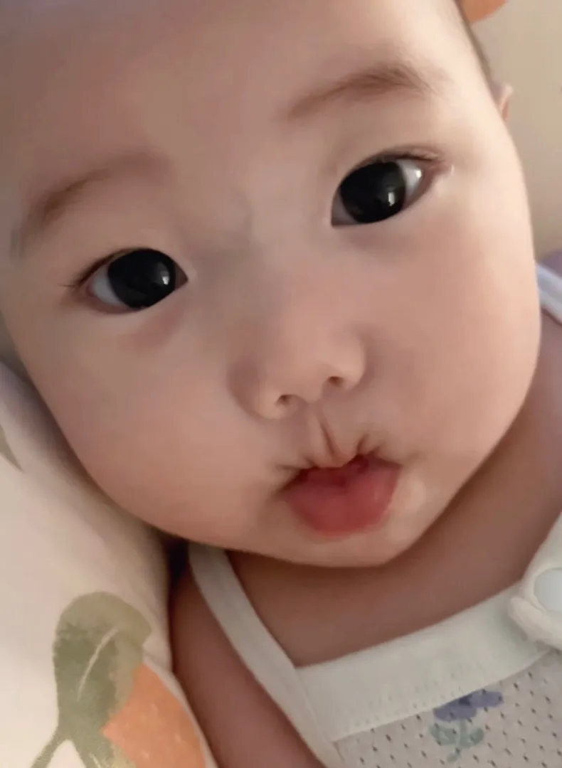 갑자기 윗입술쫍쫍거리기 시작했는데