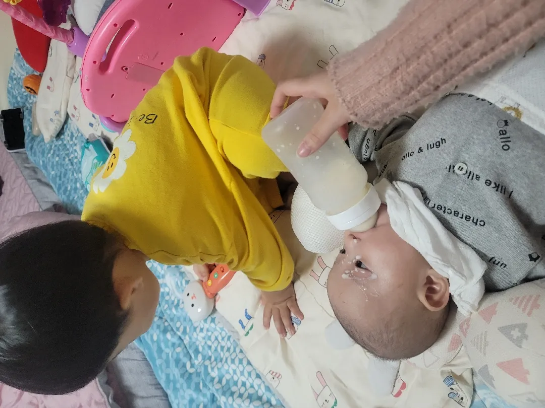 동생한테 분유테러한 엉아