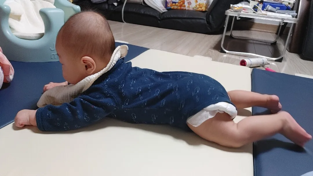 두상 말씀하시니 올려보는 우리 아가 두상..