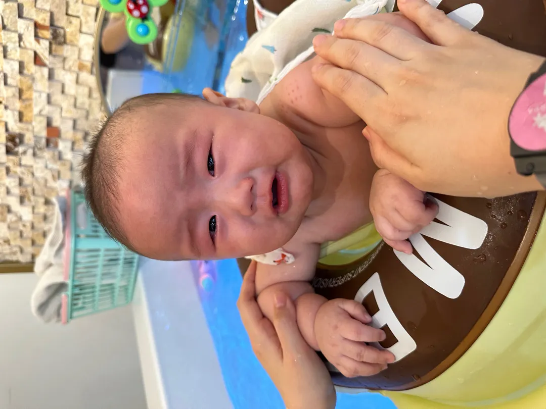 수영장 데려갔다가 오열...ㅎㅎㅎ