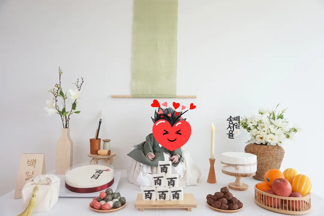 저도 오늘 아기백일사진 살포시 올려봐요^^