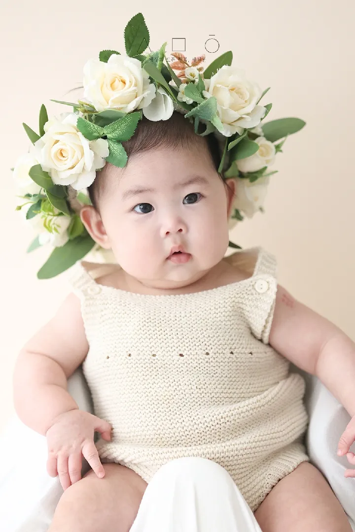첫 스튜디오사진! 오늘 애기 100일 사진 찍어줬어요 ㅎㅎ