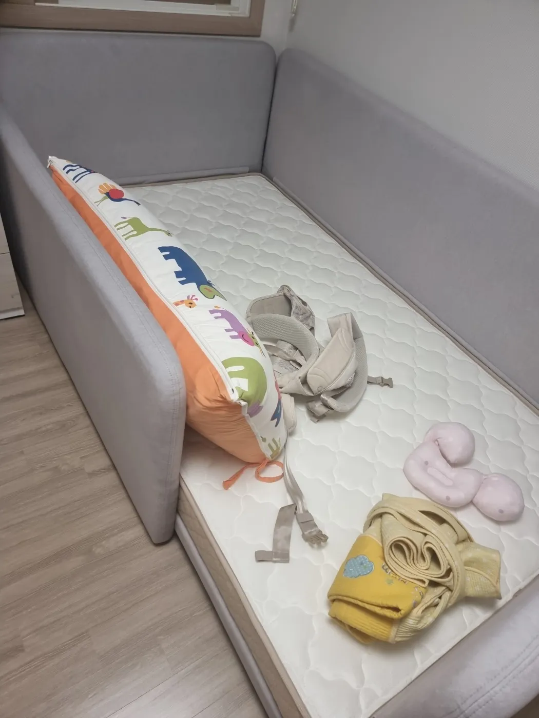 아기방에 매트와 에어컨이요🤔