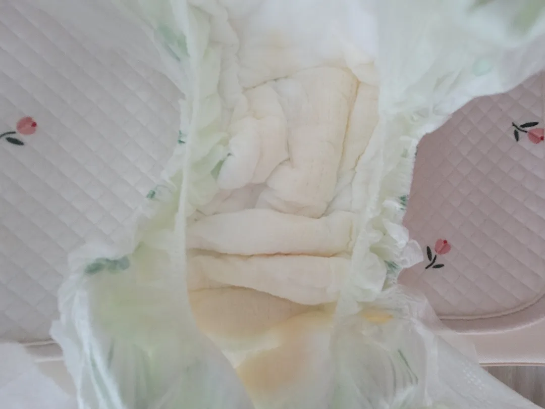 아기 소변색좀봐주세요ㅜㅜ