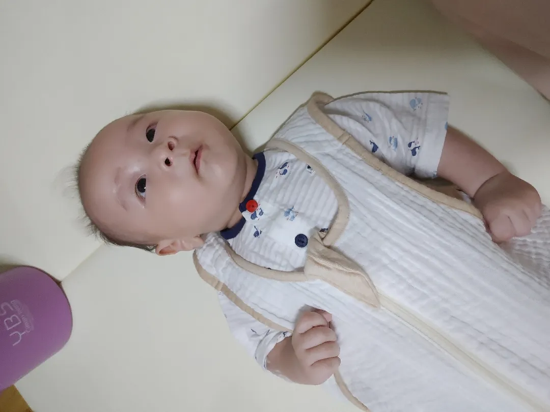 너무 습하고 더워요..뭐입히고 재우세요?