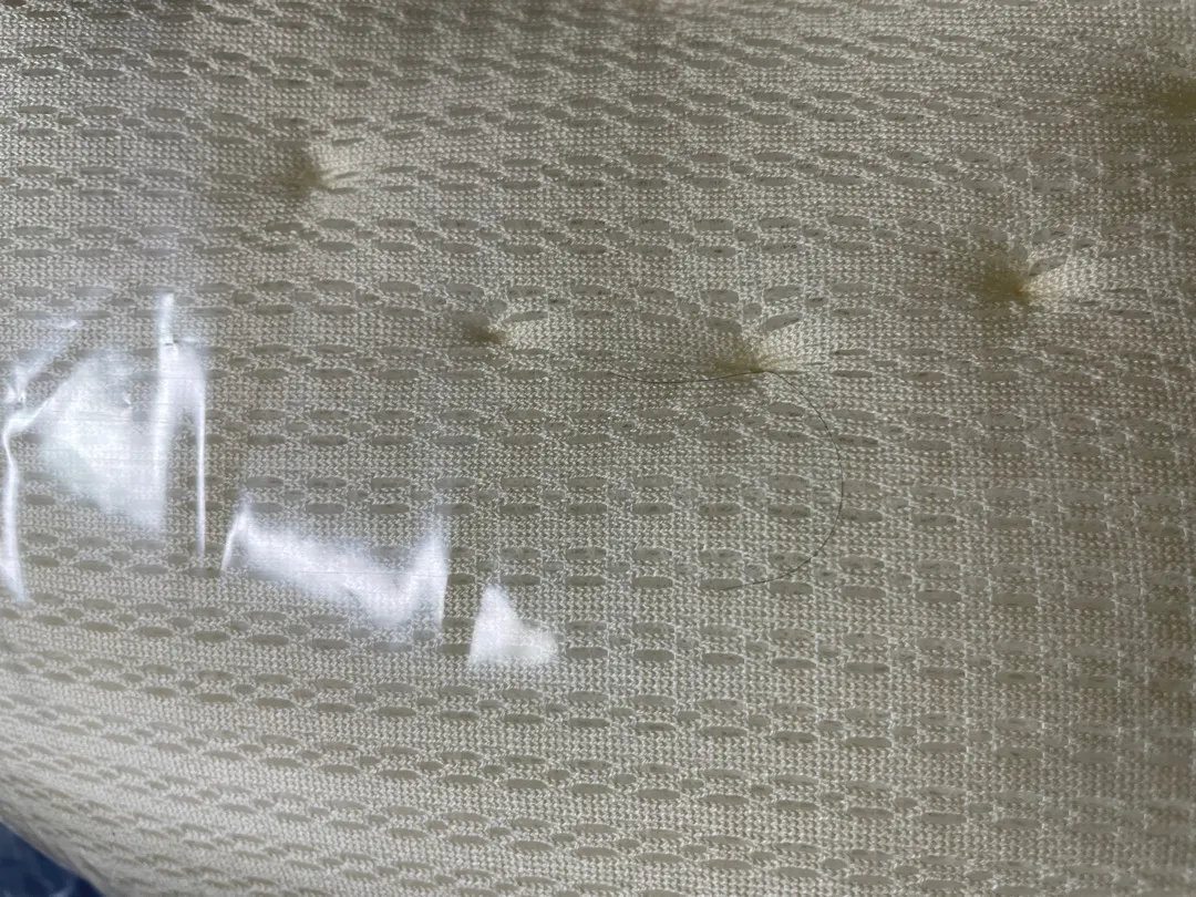 라비킷 배게 새제품 머리카락 발견...