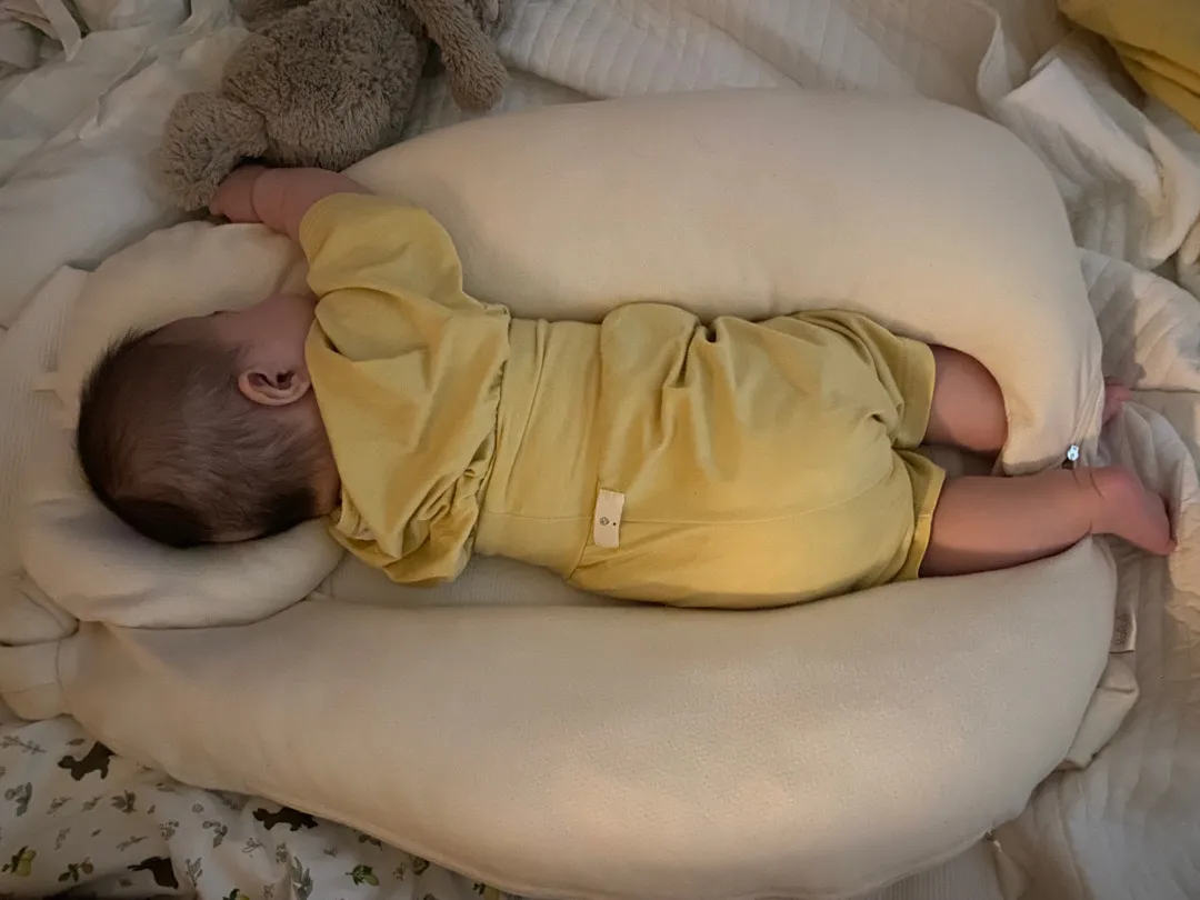 아이가 라라스에서 엎드려 자요 ㅠㅠ 