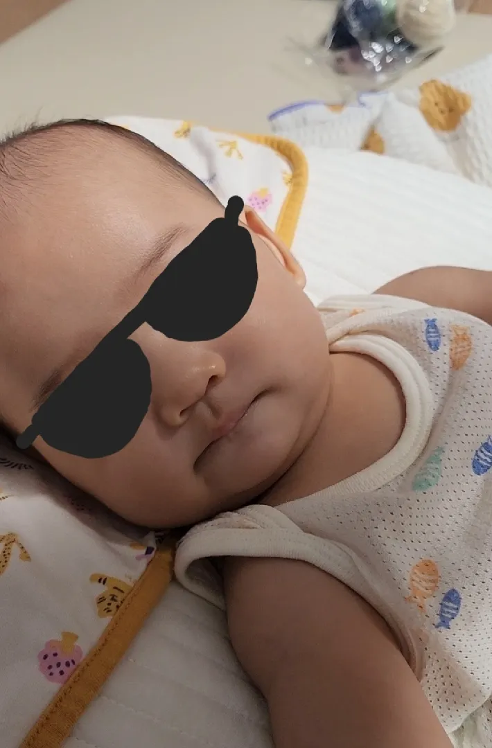 아랫입술 빠는 아가 있나요??