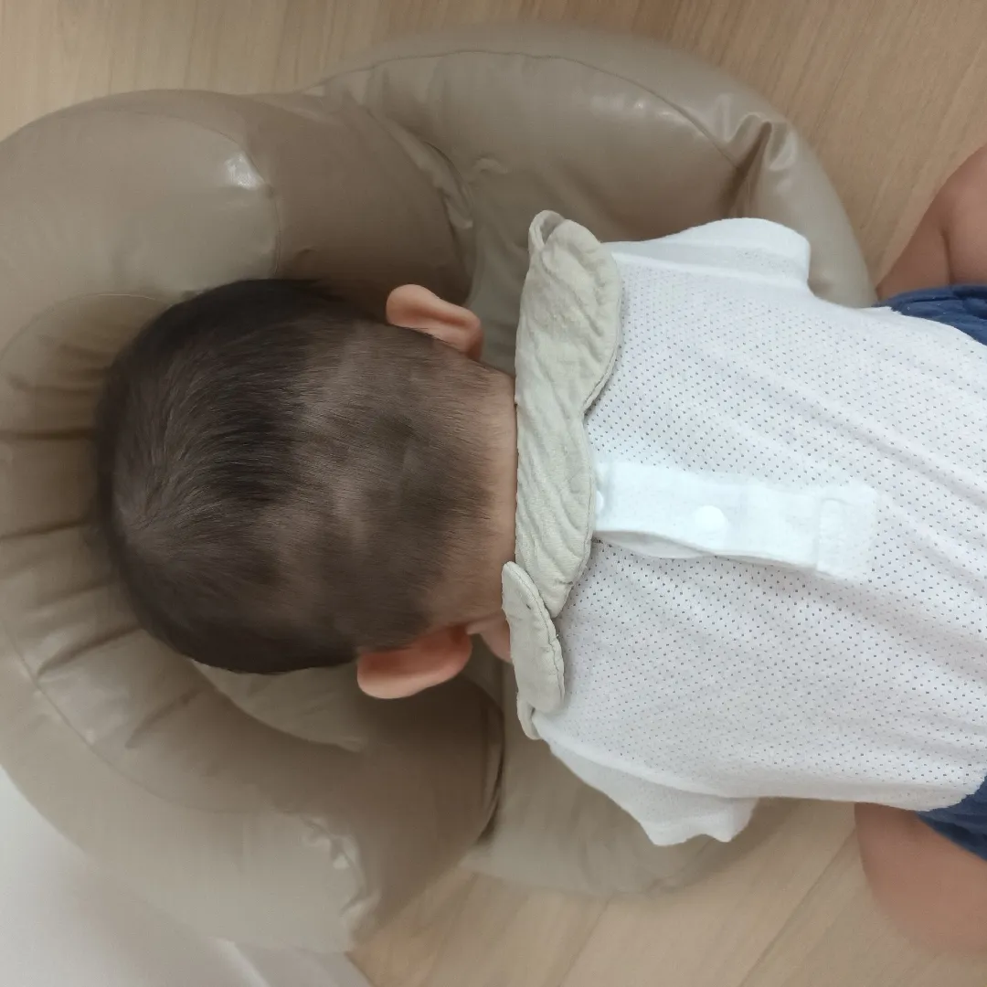 아기 머리 어떻게 자르세요?