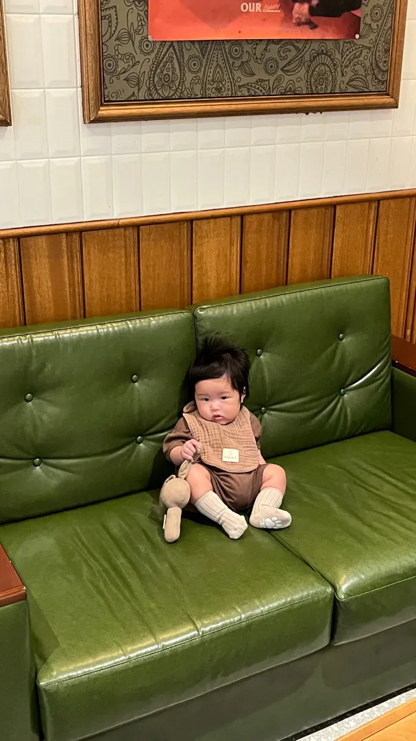 저희 애기 오늘 빵집다녀왔어요☺️