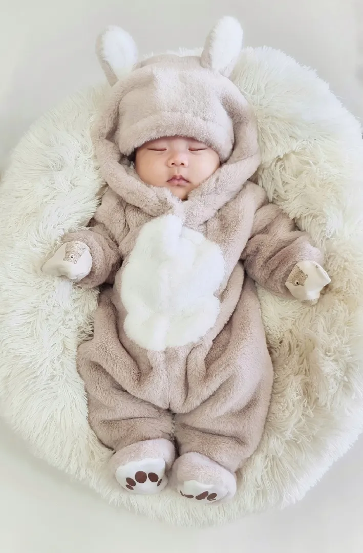 너무 빨리 자라는 아기 신생아때 찍은 사진이 너무 없네요
