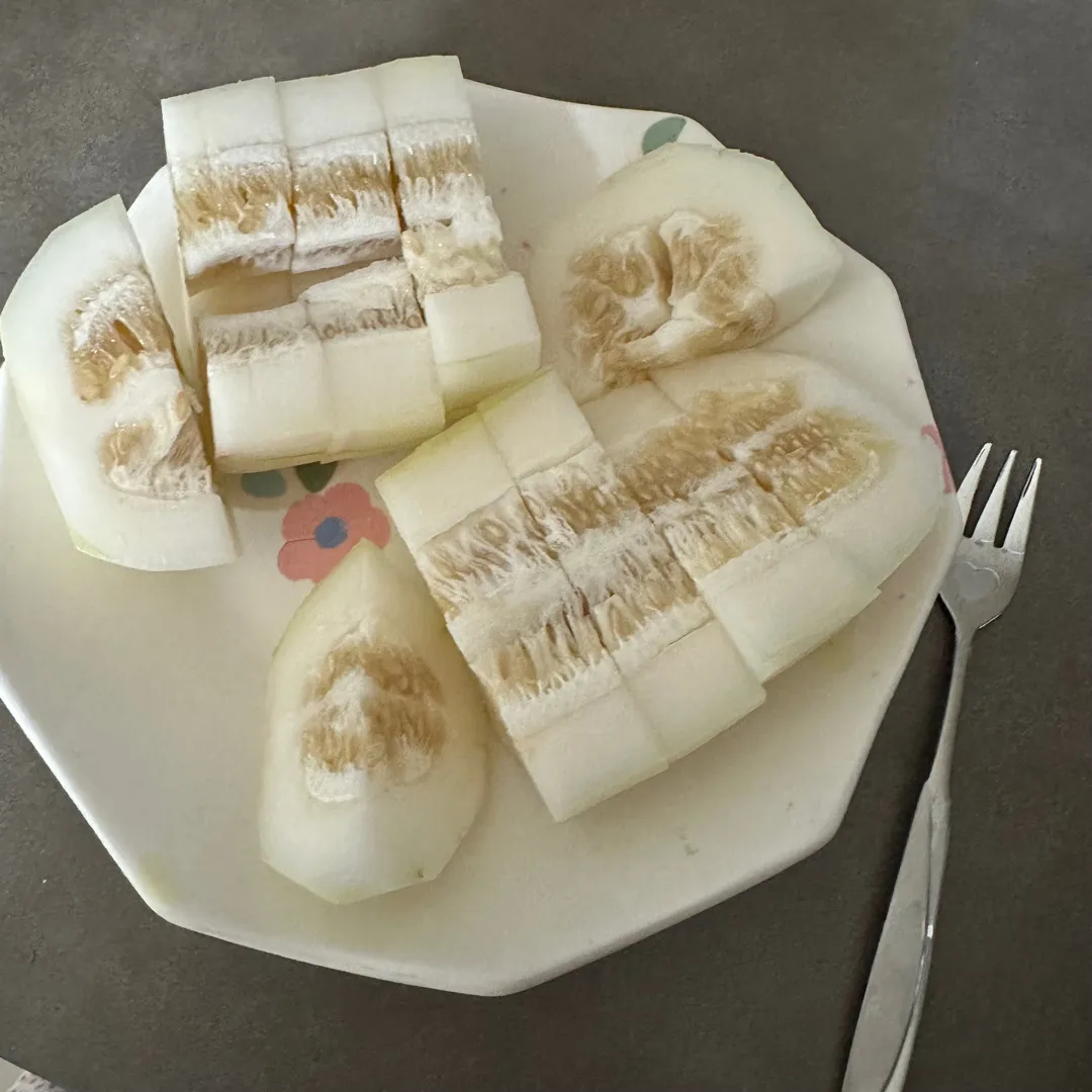 베빌에서 보고 참외 먹었어요😋