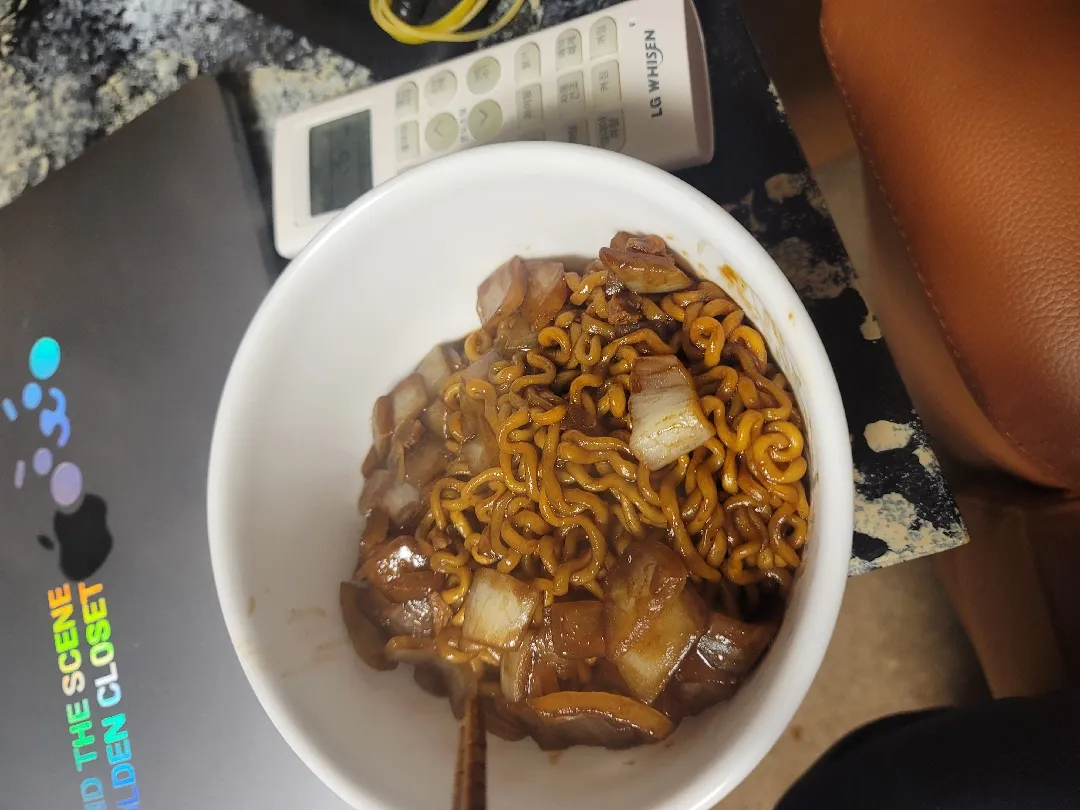 결국 못 참고....