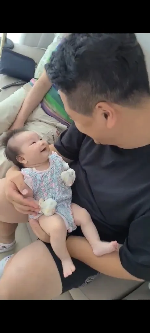 아기와 마주보고 웃기 해보세요!!🫶