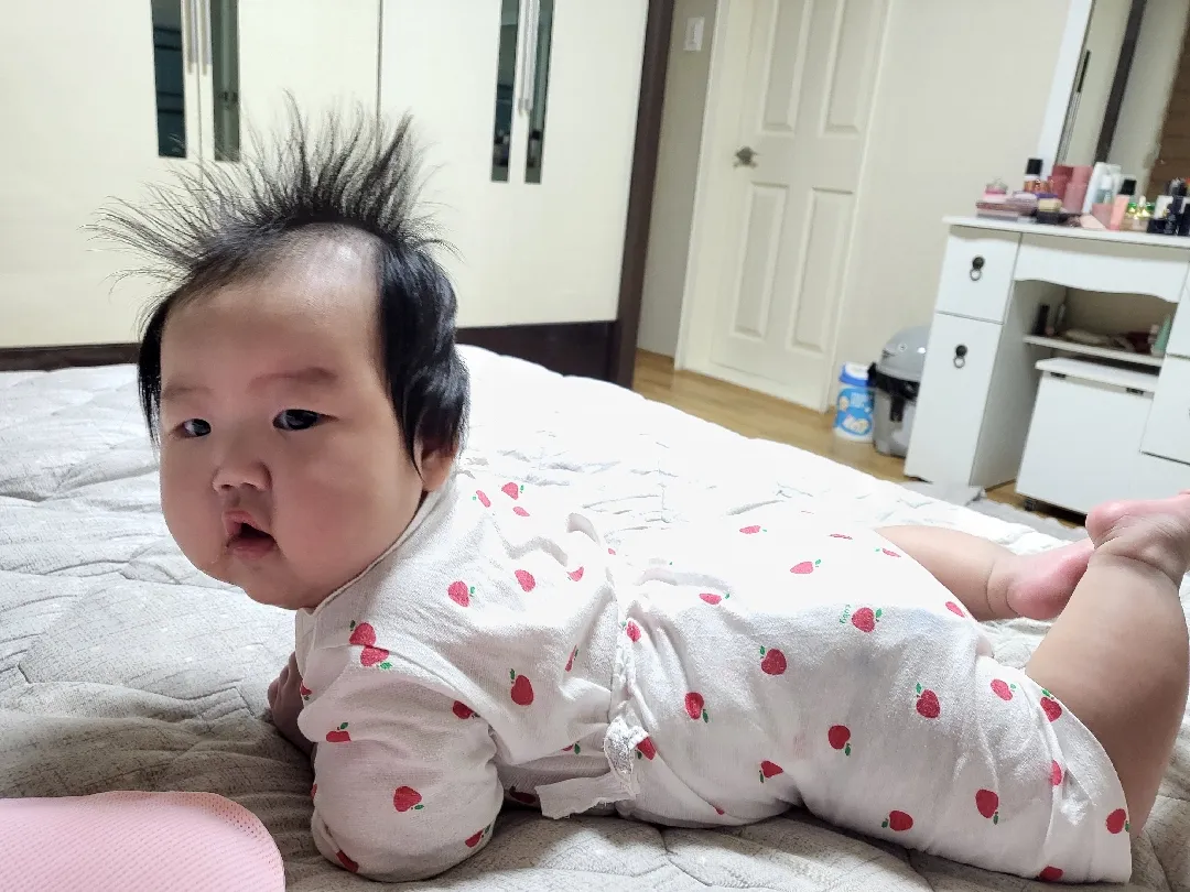 저희 서린이 완전히 뒤집기 하고 잘 놀아요~ 