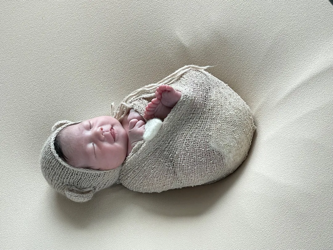저희 아가 며칠전에 뉴본촬영했는데 넘귀여워서 올려봐용