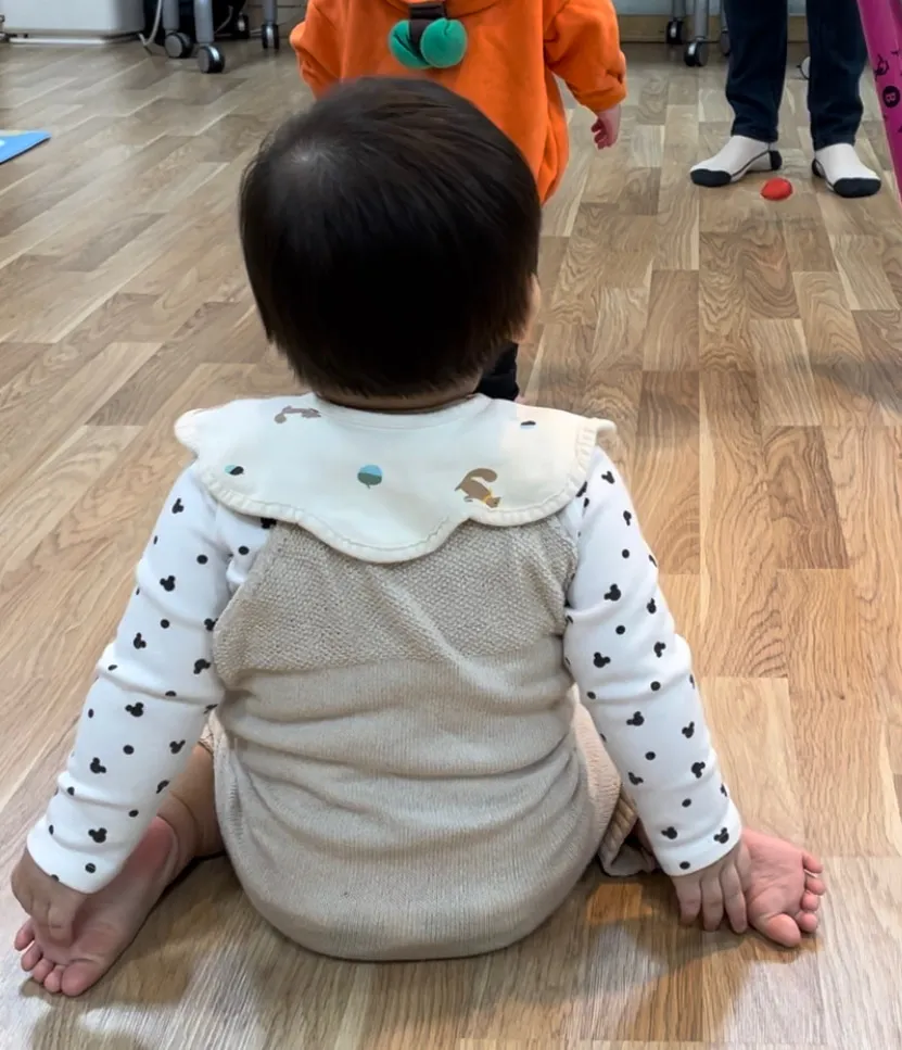 13개월 남아 이렇게 앉아있는데 다른 아가들은 어떤가요?