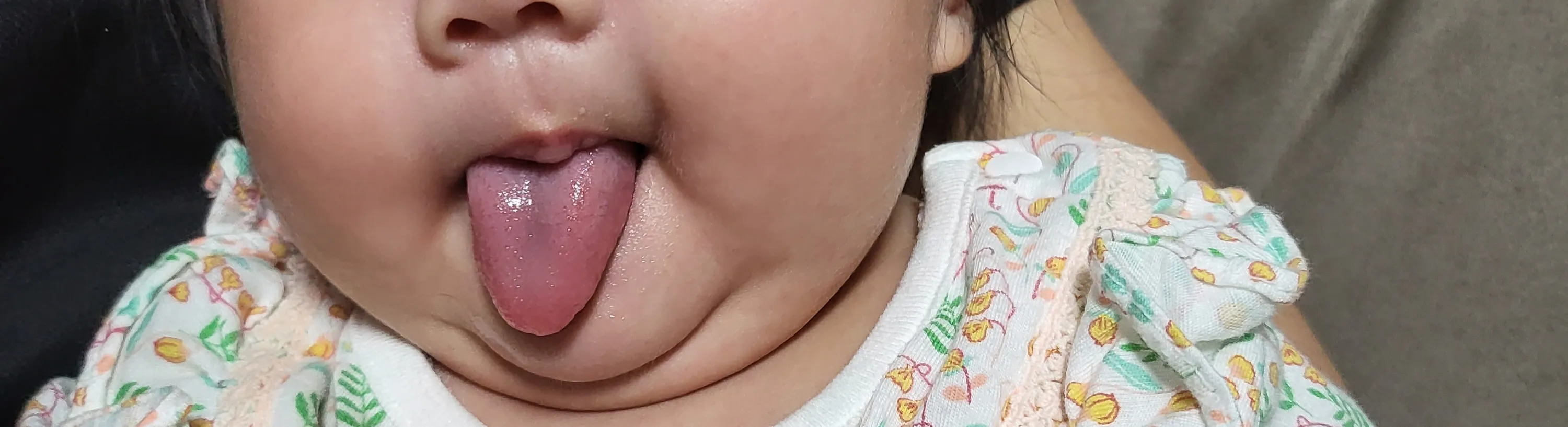 메롱하는 아가