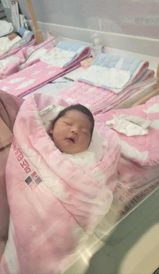 생후2일차 딸 입니다 ♡