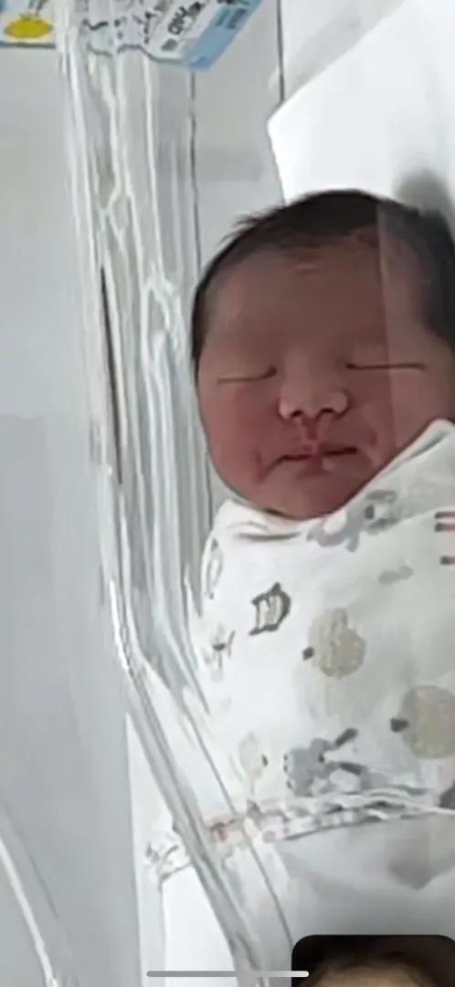 빌리님들!!애기 보조개 인지 관심 좀 가져주세요❤️