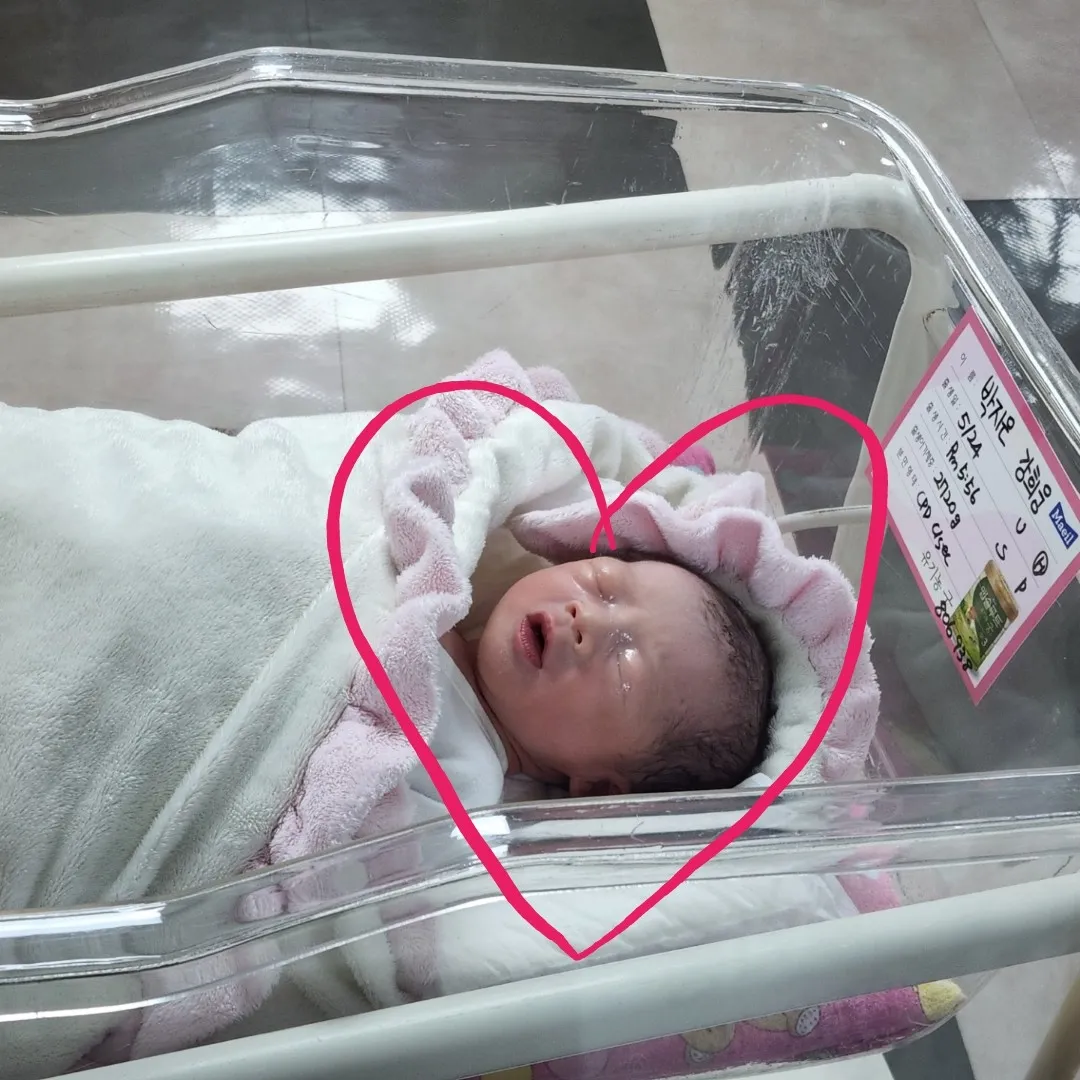 39주 3일 2.72kg 유도 실패 후 제왕절개로 방뺐어요 ㅠㅠ