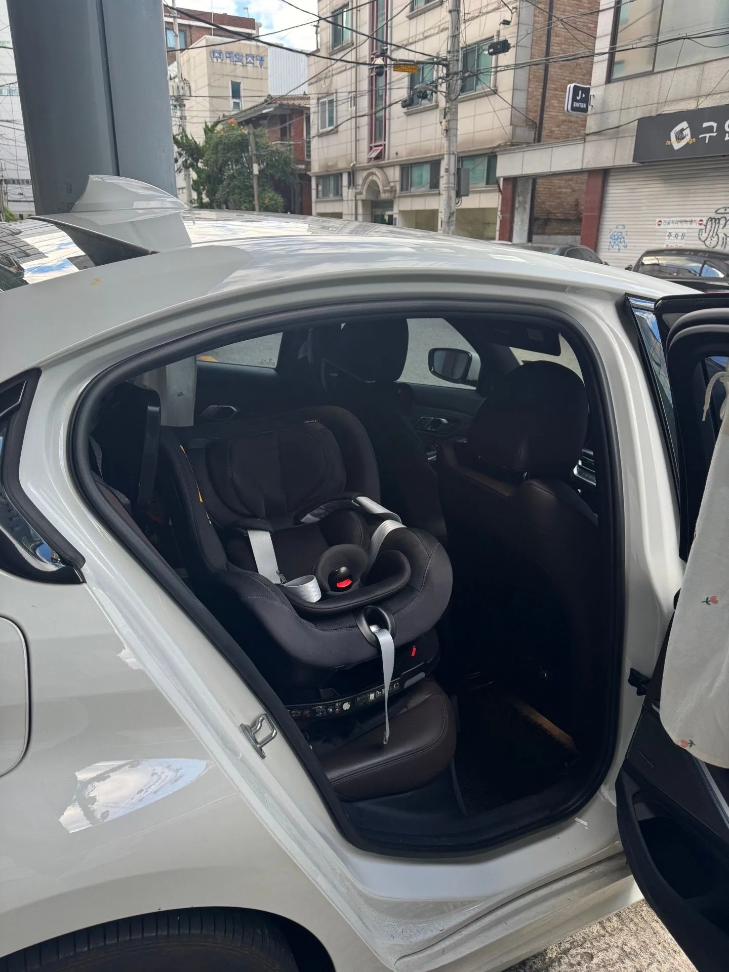 아이가 편안할 신생아 카시트 듀얼픽스 프로 (BMW 3시리즈) 장착 후기 3