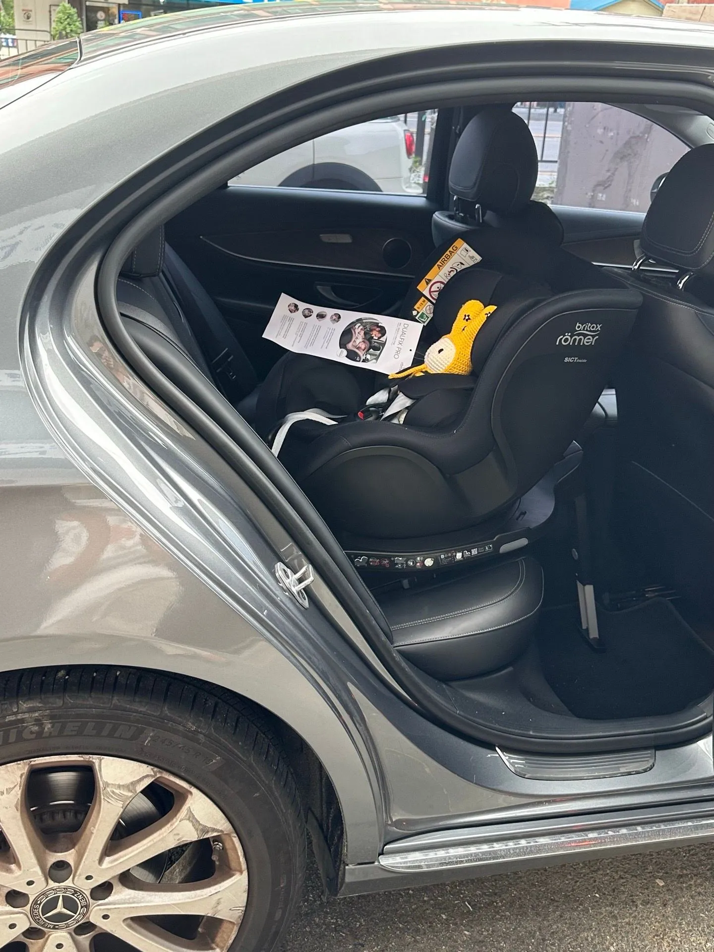 첫 카시트 벤츠 E220d , 브라이텍스 듀얼픽스 PRO 딥블랙으로 선택했어요🖤 5