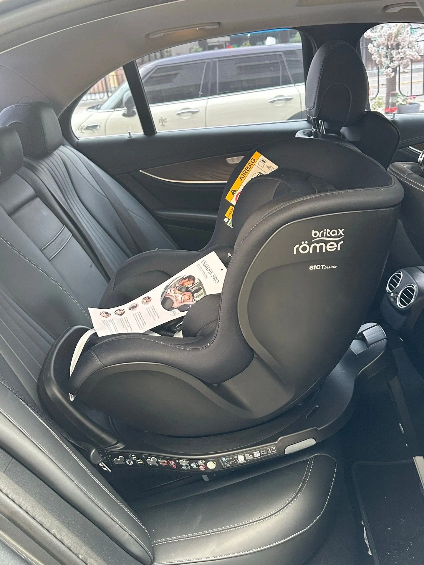 첫 카시트 벤츠 E220d , 브라이텍스 듀얼픽스 PRO 딥블랙으로 선택했어요🖤 2