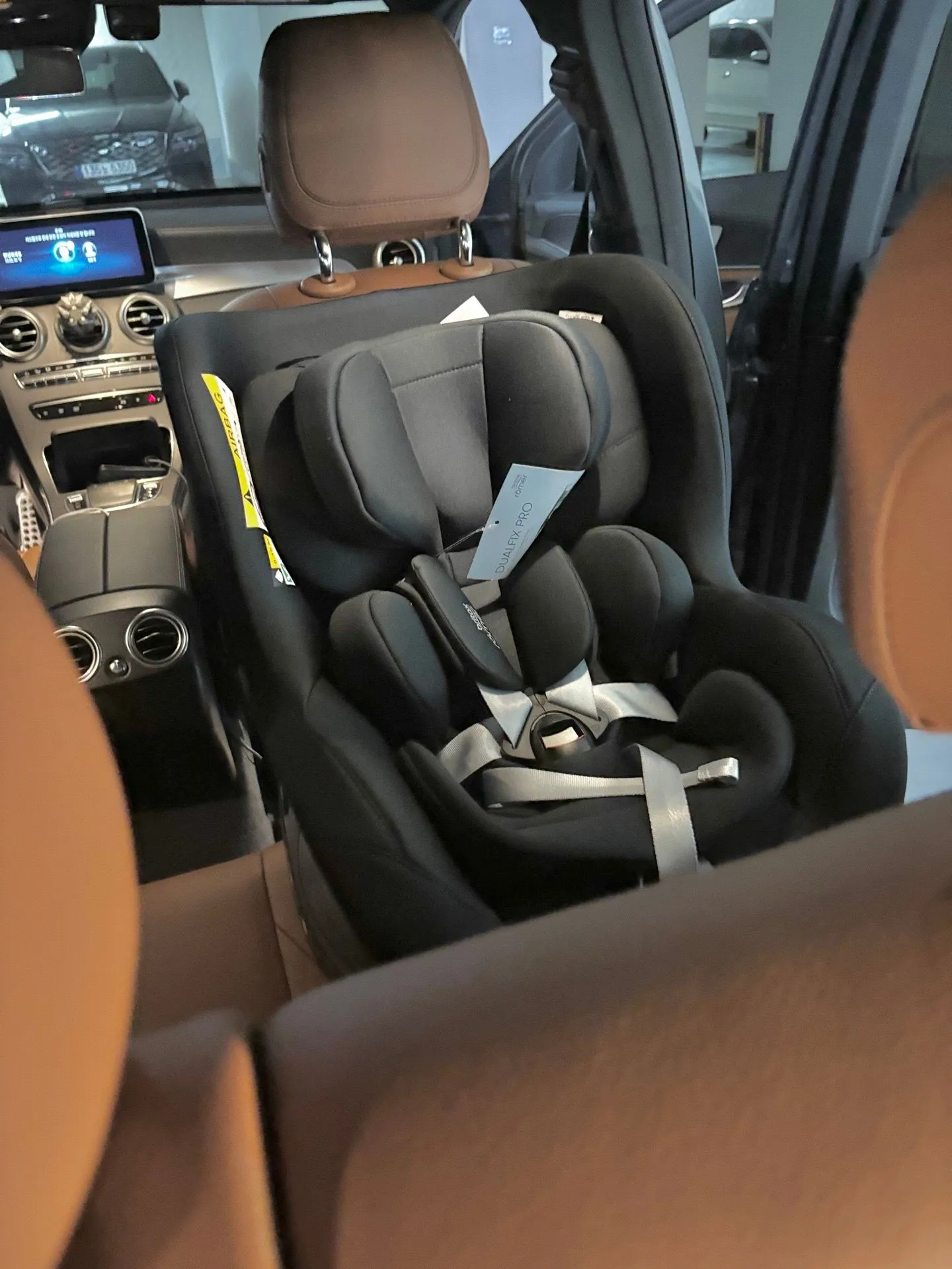 사용 방법이 간단한 신생아 카시트 듀얼픽스 프로 벤츠 GLC 300E 설치 후기 3