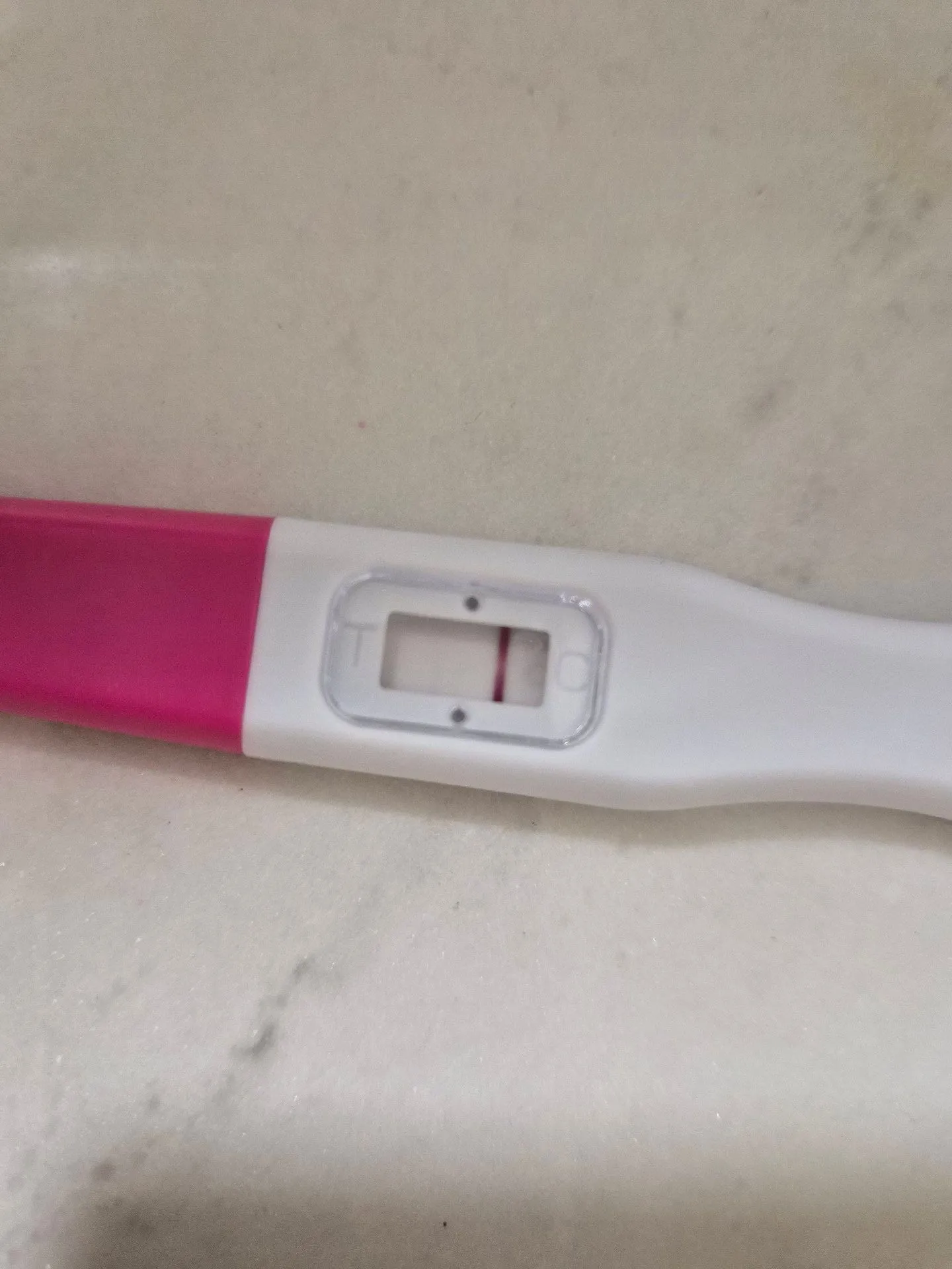 배란 10일차인데 테스트기 한번만 봐주세요!