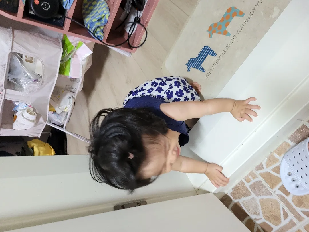 이유식 의자를 지루해해요
