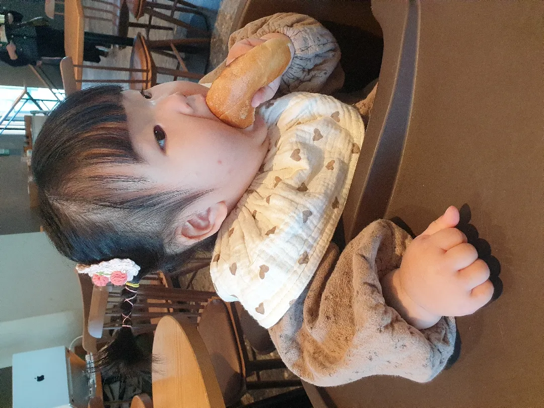샤워기 물 먹는아기..??