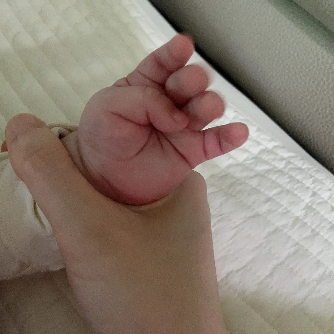 엄지손가락 쥐고 있는 시기인가요?!