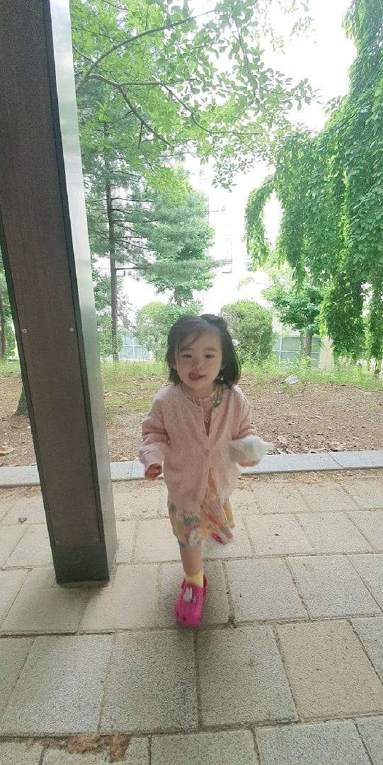 요즘 부쩍 이뻐지는듯