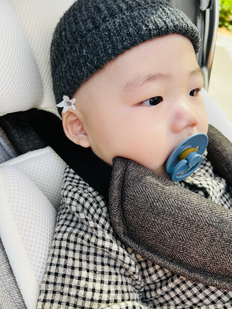 무엇이든 손에 쥐기만하면 입으로 직행😰