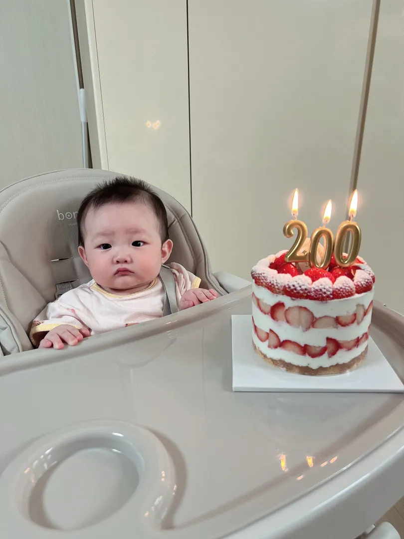 오늘 딱지 200일에용🤍❤️
