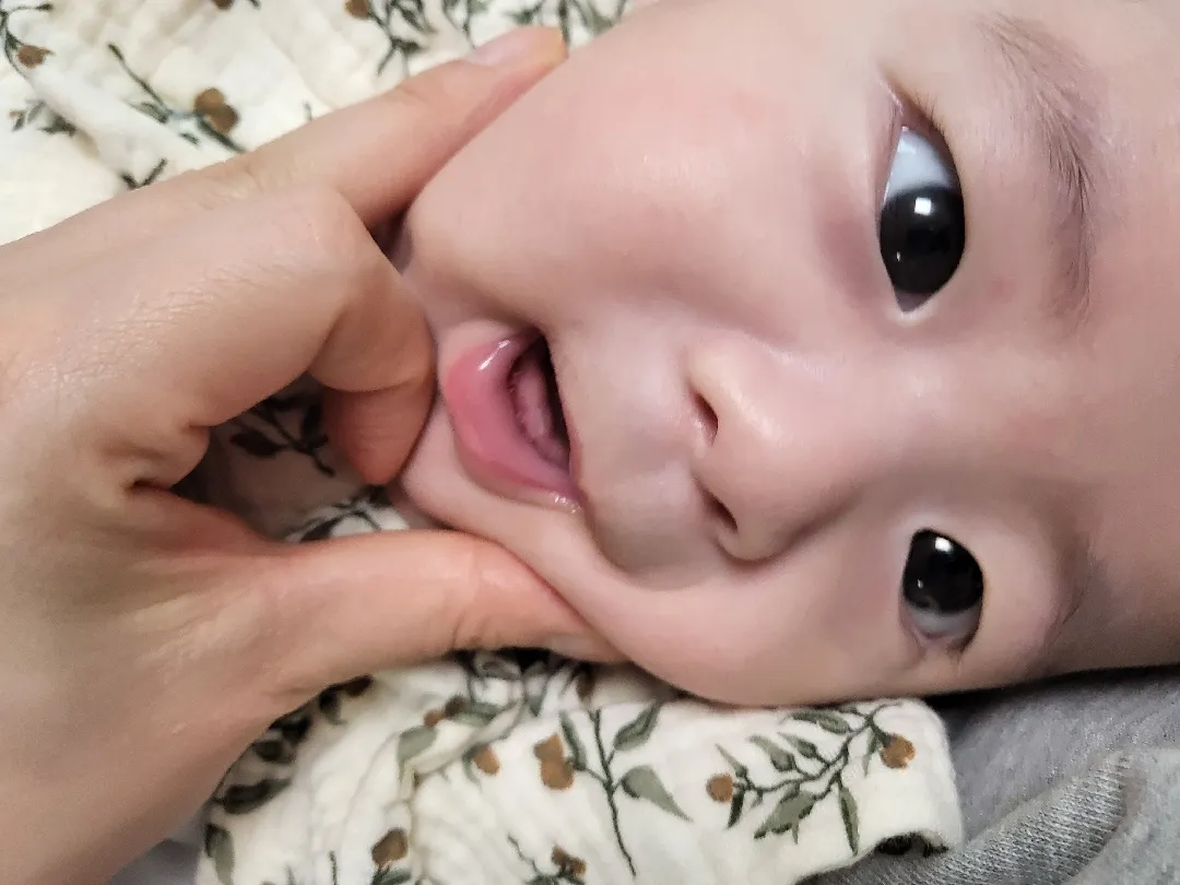 치아가나고있는건가요?