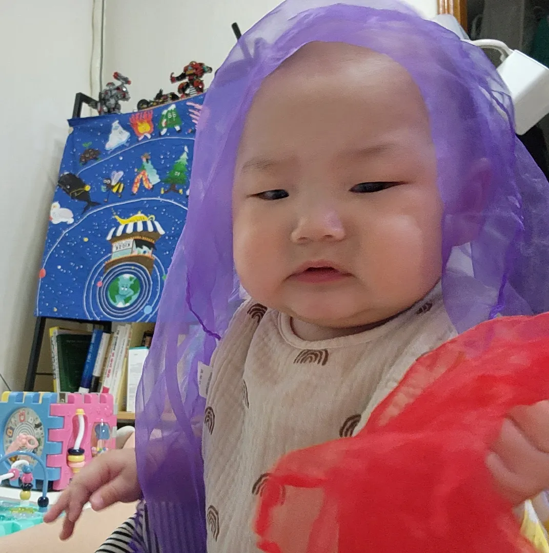 촉감놀이 해줬는데 실패했어요ㅋㅋ